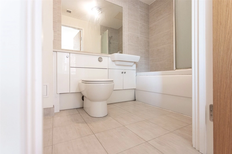 Studio apartments/flats to sale in Boulevard Drive, Beaufort Park, Colindale-image 7
