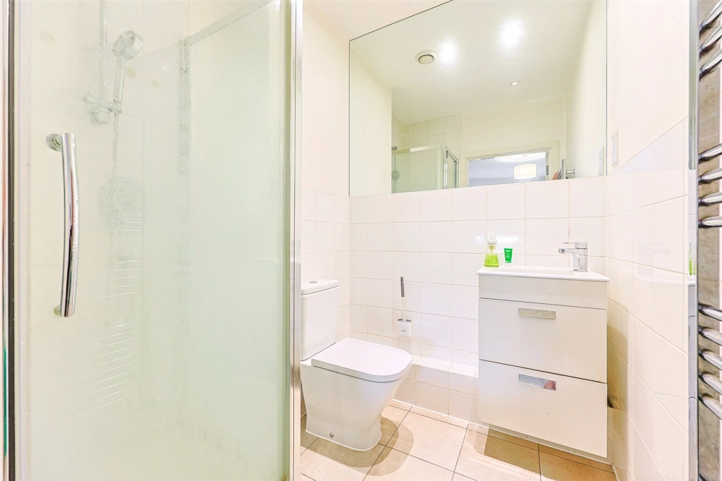 2 bedrooms apartments/flats for sale in Heath Parade, Grahame Park Way, Colindale - NW9 view 13