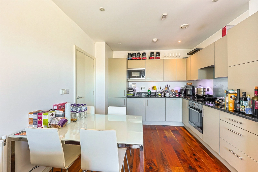 2 bedrooms apartments/flats for sale in Heath Parade, Grahame Park Way, Colindale - NW9 view 4