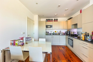 Heath Parade, Grahame Park Way, Colindale - NW9 view 4