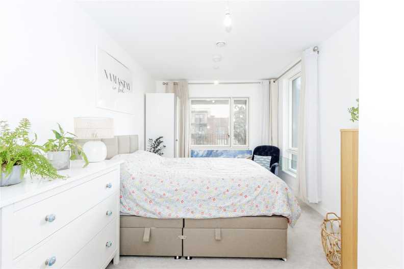 2 bedrooms apartments/flats to sale in Airco Close, Colindale-image 8