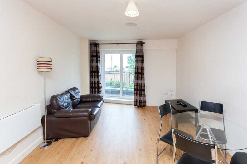 1 bedroom apartments/flats to sale in Boulevard Drive, Beaufort Park, Colindale-image 2