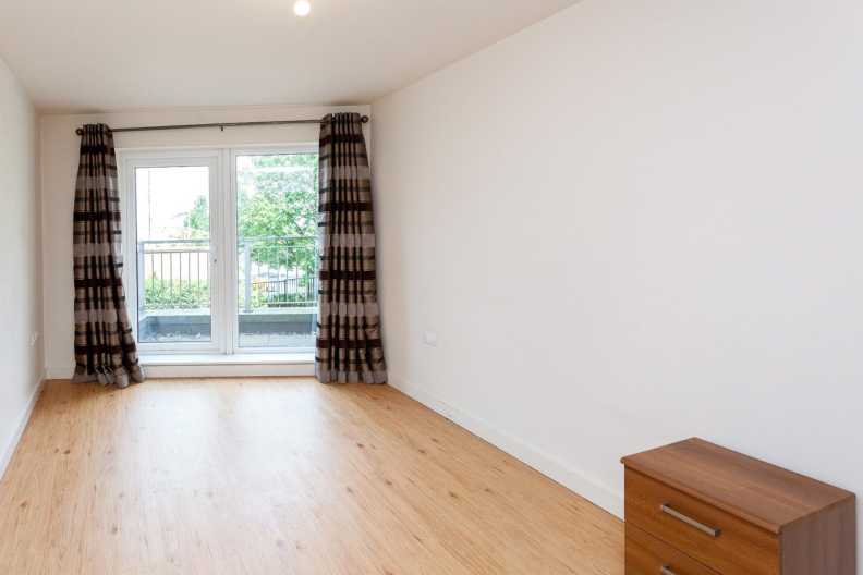 1 bedroom apartments/flats for sale in Boulevard Drive, Beaufort Park, Colindale - NW9 view 6