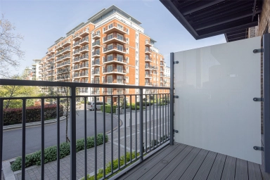 Beaufort Square, Beaufort Park, Colindale - NW9 view 2