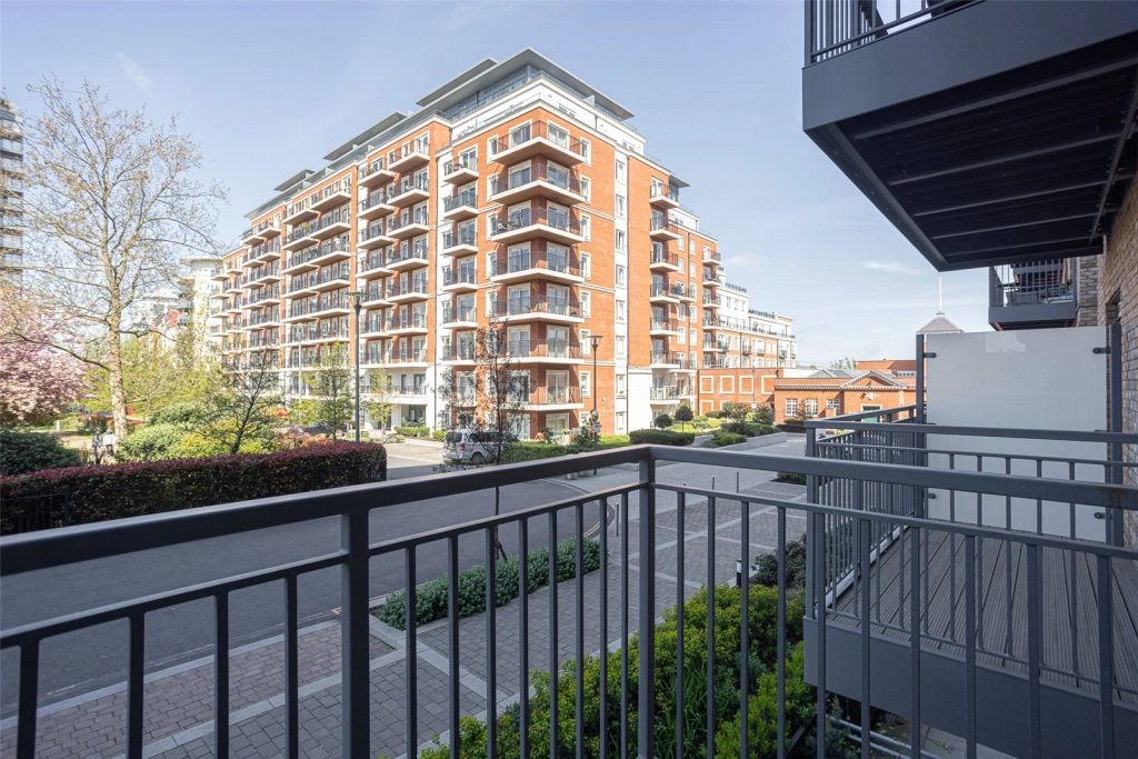 1 bedroom apartments/flats for sale in Beaufort Square, Beaufort Park, Colindale - NW9 view 9