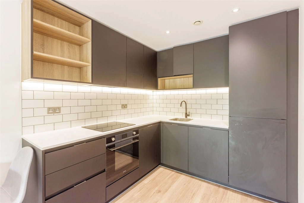 1 bedroom apartments/flats for sale in Beaufort Square, Beaufort Park, Colindale - NW9 view 3