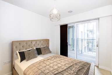 Aerodrome Road, Beaufort Park, Colindale - NW9 view 3