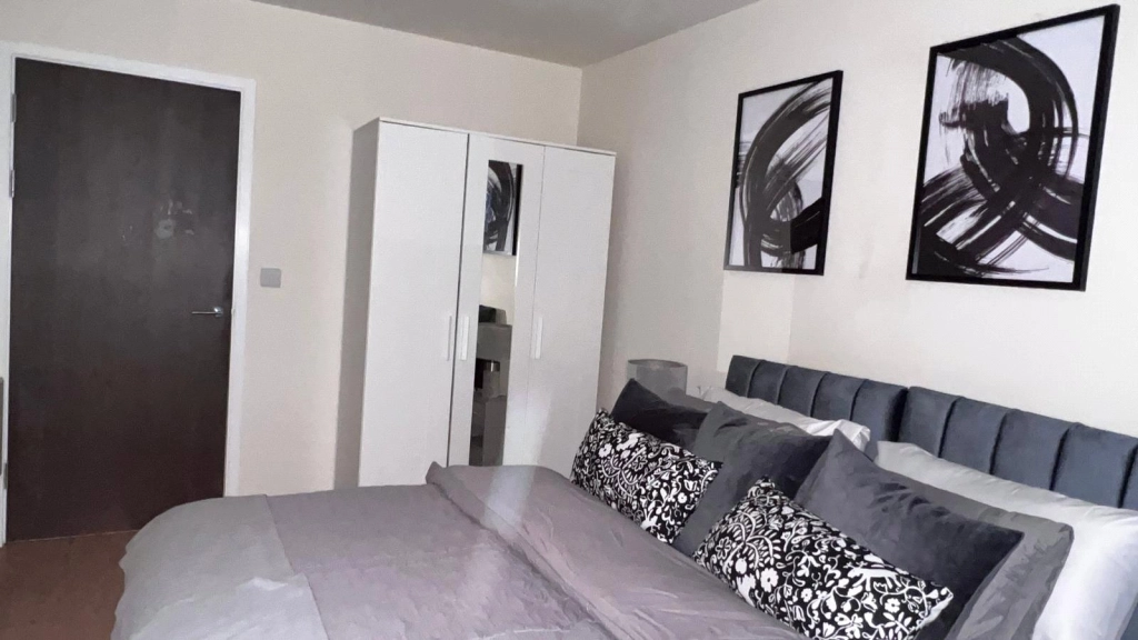 2 bedrooms apartments/flats for sale in Boulevard Drive, Beaufort Park, Colindale - NW9 view 5