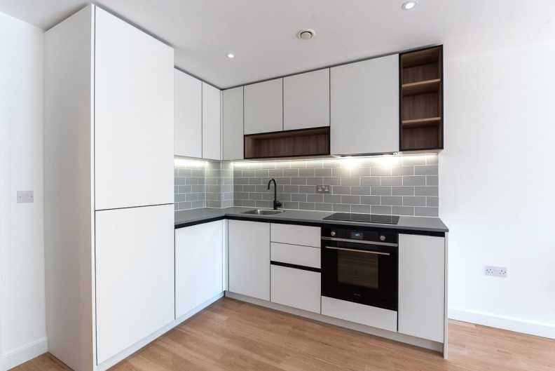 Studio apartments/flats to sale in Beaufort Square, Beaufort Park, Colindale-image 6