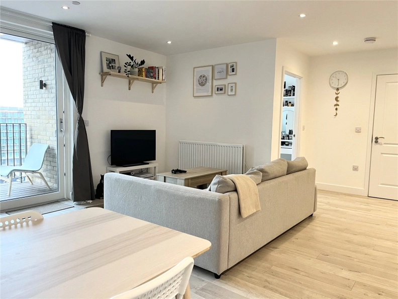 1 bedroom apartments/flats to sale in Lismore Boulevard, Colindale Garden, Colindale-image 3