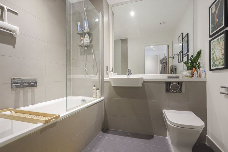 1 bedroom flat for Sale in Edgware Road, Colindale, NW9, London