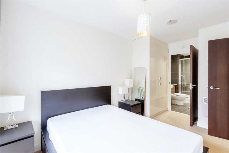 2 bedrooms apartments/flats to sale in Boulevard Drive, Beaufort Park, Colindale-image 4