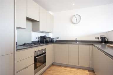 Bristol Avenue, Colindale - NW9 view 4