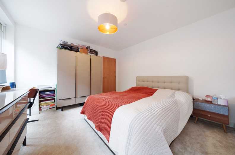 3 bedrooms apartments/flats to sale in Lismore Boulevard, Colindale Garden, Colindale-image 3