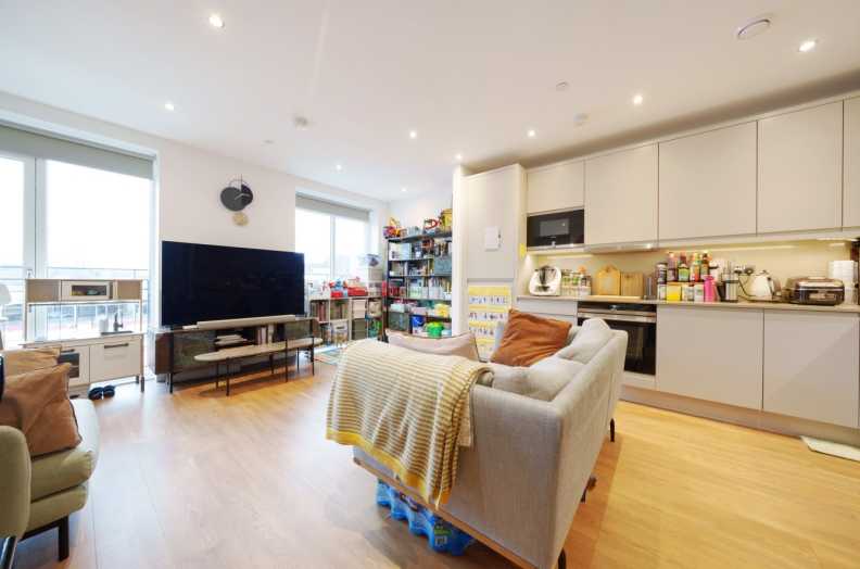 3 bedrooms apartments/flats for sale in Lismore Boulevard, Colindale Garden, Colindale - NW9 view 2