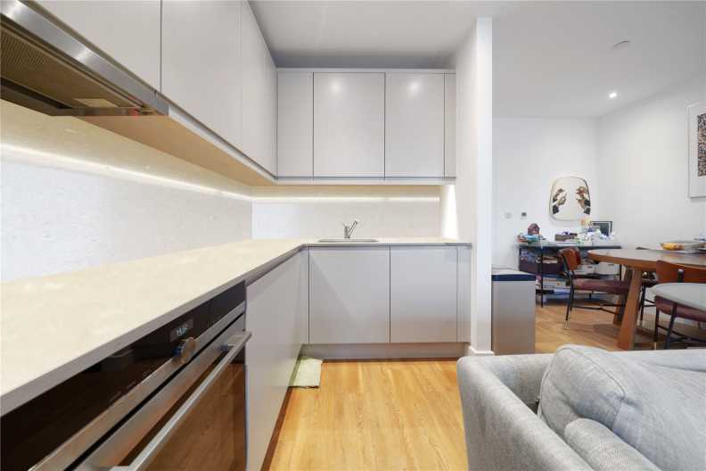 3 bedrooms apartments/flats for sale in Lismore Boulevard, Colindale Garden, Colindale - NW9 view 10