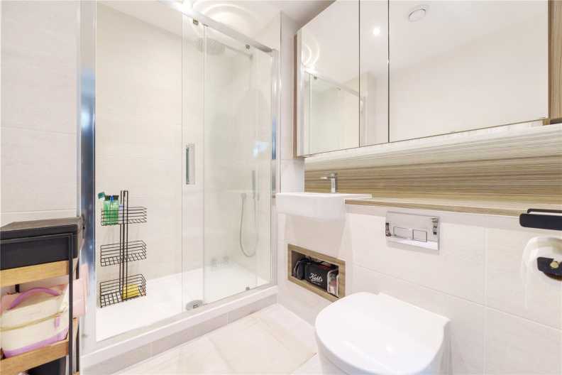 3 bedrooms apartments/flats for sale in Lismore Boulevard, Colindale Garden, Colindale - NW9 view 6