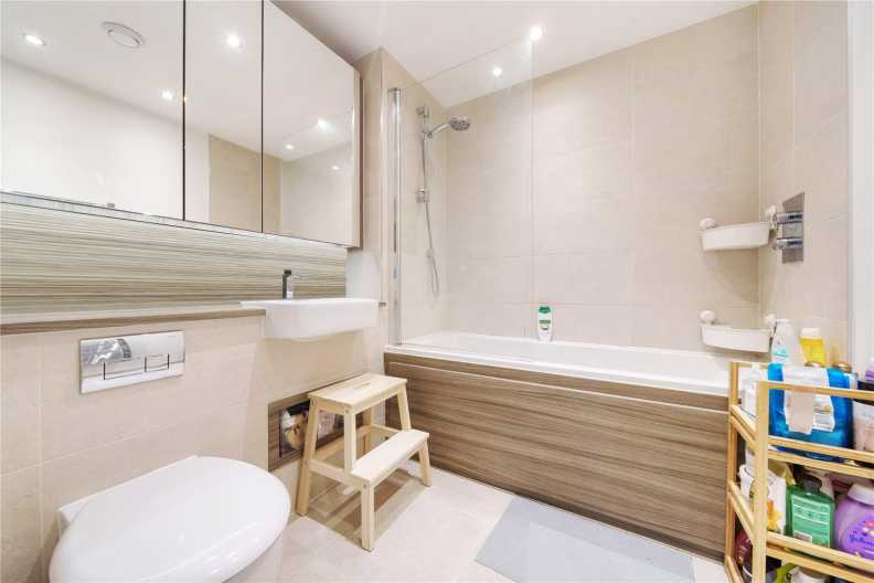 3 bedrooms apartments/flats for sale in Lismore Boulevard, Colindale Garden, Colindale - NW9 view 16