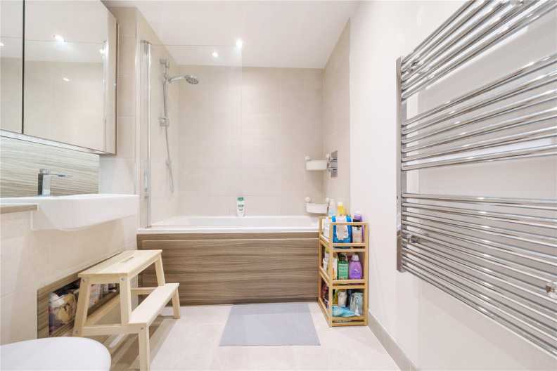 3 bedrooms apartments/flats to sale in Lismore Boulevard, Colindale Garden, Colindale-image 8