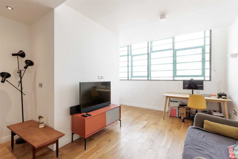 1 bedroom apartments/flats to sale in Western Avenue, Perivale, Greenford-image 1