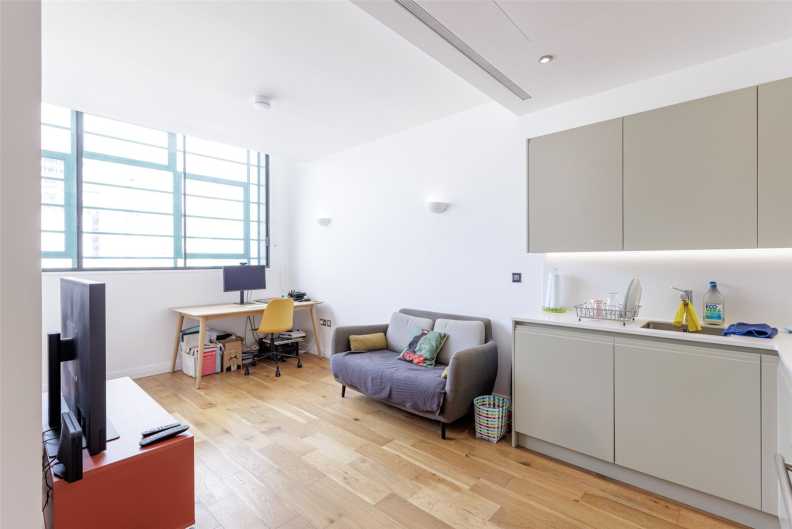1 bedroom apartments/flats to sale in Western Avenue, Perivale, Greenford-image 4
