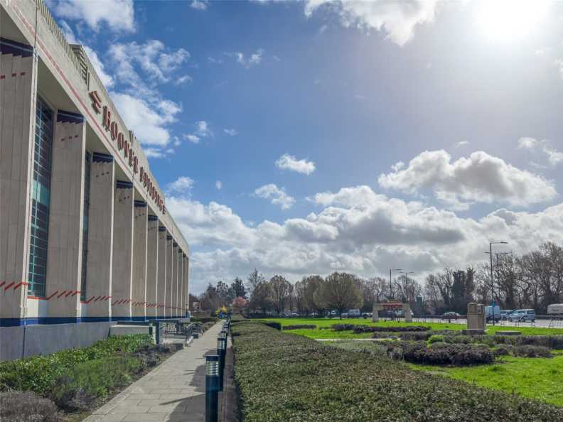 1 bedroom flat for Sale in Western Avenue, Perivale, Greenford, UB6, London