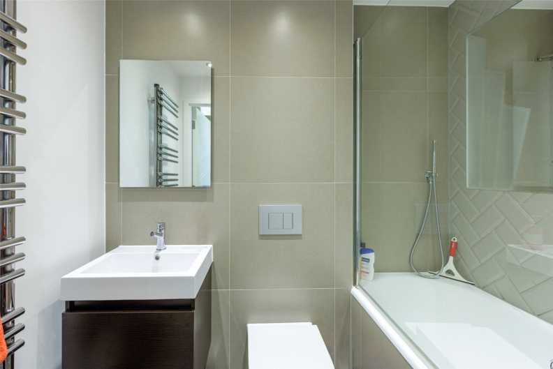1 bedroom apartments/flats to sale in Western Avenue, Perivale, Greenford-image 10