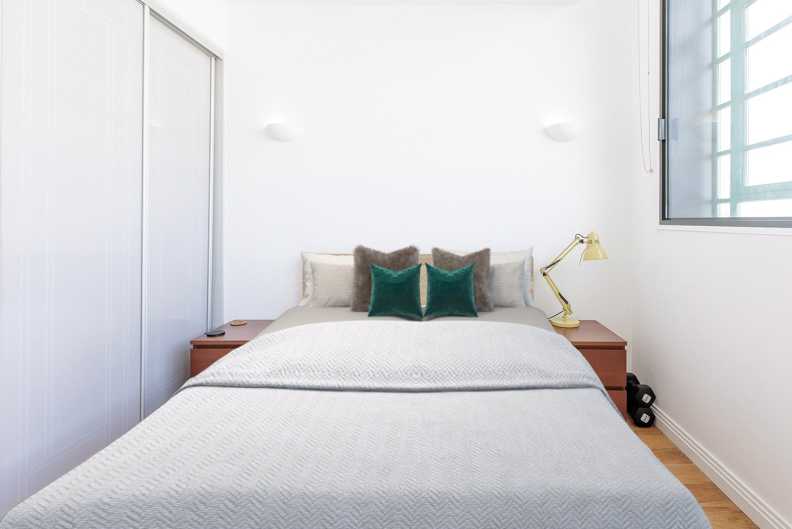 1 bedroom flat for Sale in Western Avenue, Perivale, Greenford, UB6, London