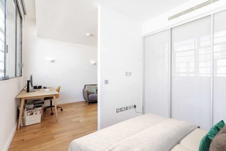 1 bedroom apartments/flats to sale in Western Avenue, Perivale, Greenford-image 6