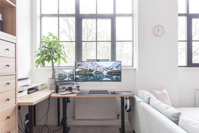 1 bedroom apartments/flats for sale in Carnation Gardens, Hayes - UB3 view 8