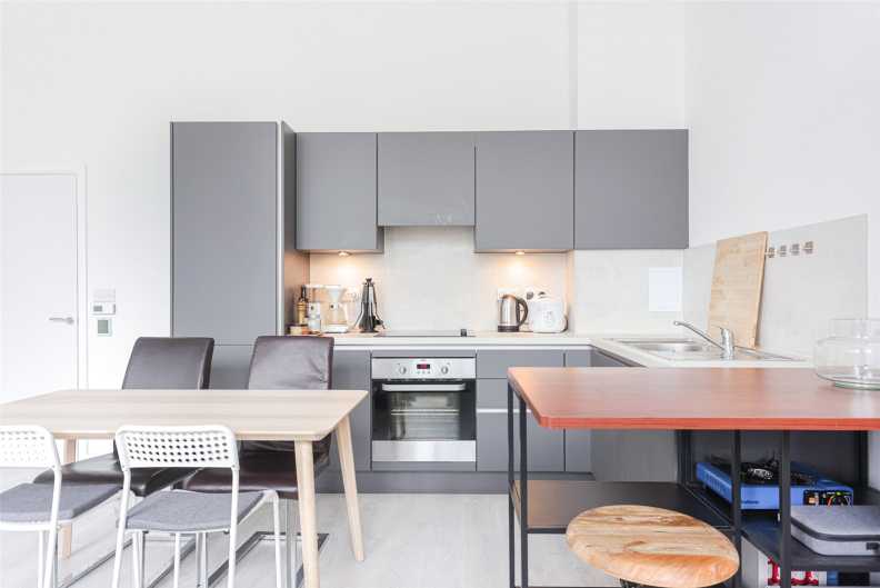 1 bedroom flat for Sale in Carnation Gardens, Hayes, UB3, London