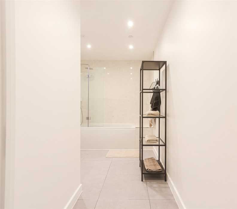 1 bedroom apartments/flats for sale in Carnation Gardens, Hayes - UB3 view 6