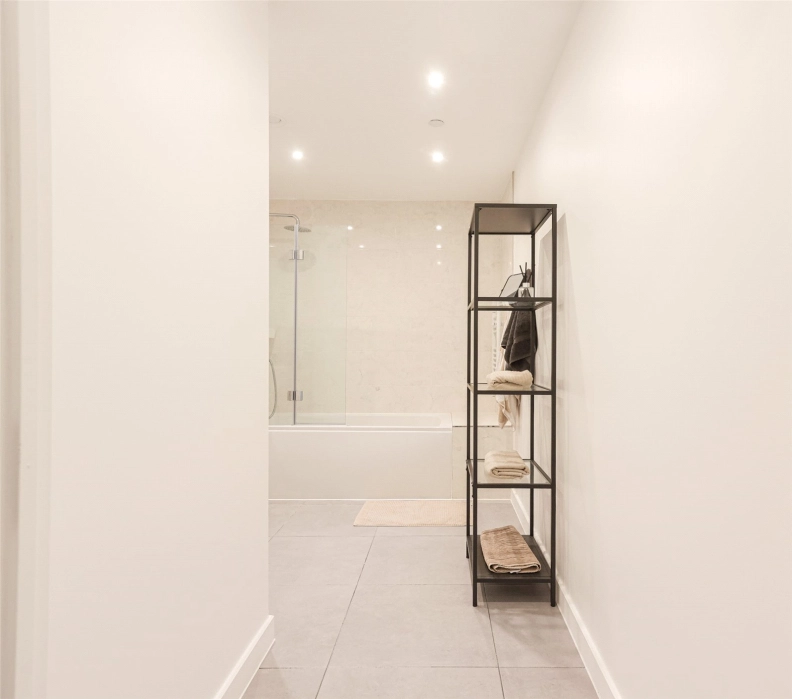 1 bedroom apartments/flats to sale in Carnation Gardens, Hayes-image 6