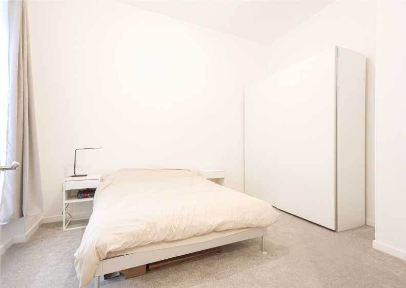 1 bedroom flat for Sale in Carnation Gardens, Hayes, UB3, London