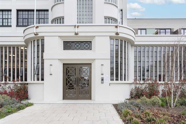 1 bedroom flat for Sale in Carnation Gardens, Hayes, UB3, London