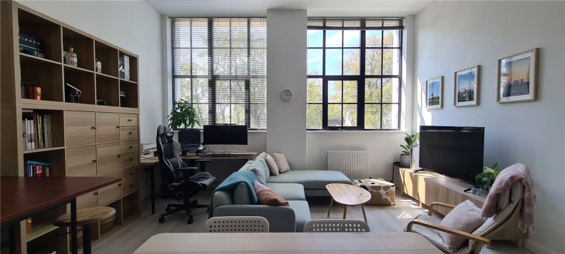 1 bedroom apartments/flats to sale in Carnation Gardens, Hayes-image 1