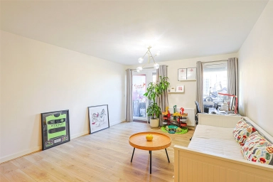 Chronicle Avenue, Colindale - NW9 view 3