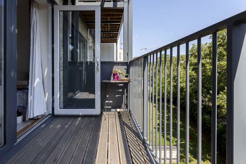 1 bedroom apartments/flats to sale in Observer Close, Colindale-image 5
