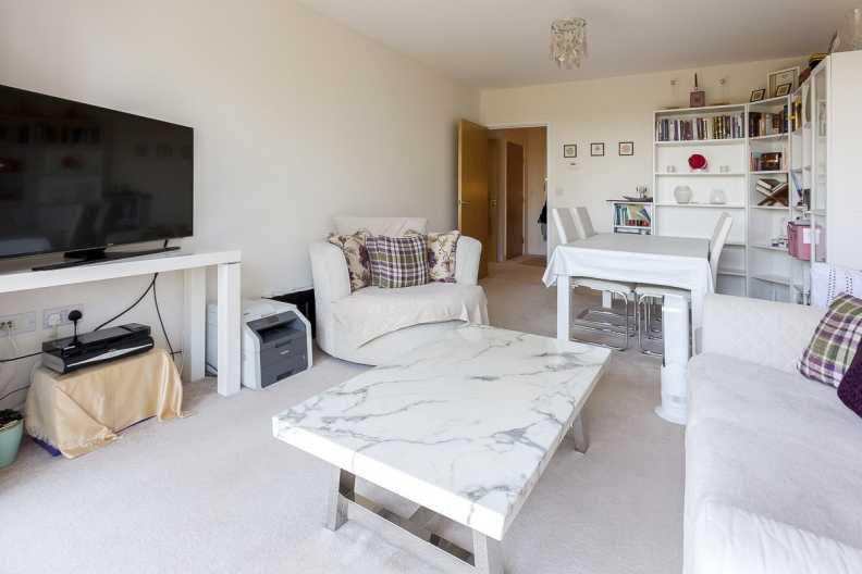 1 bedroom apartments/flats to sale in Observer Close, Colindale-image 3