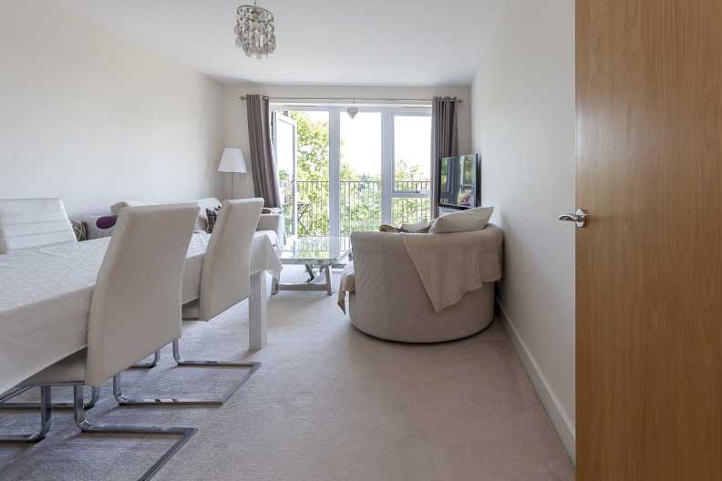 1 bedroom apartments/flats to sale in Observer Close, Colindale-image 3