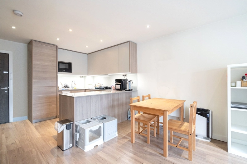 Studio apartments/flats to sale in Boulevard Drive, Beaufort Park, Colindale-image 8