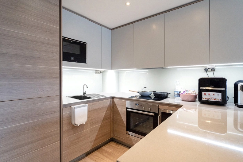 Studio apartments/flats to sale in Boulevard Drive, Beaufort Park, Colindale-image 13