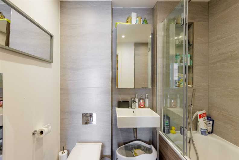 2 bedrooms apartments/flats for sale in Lismore Boulevard, Colindale Gardens, Colindale - NW9 view 7