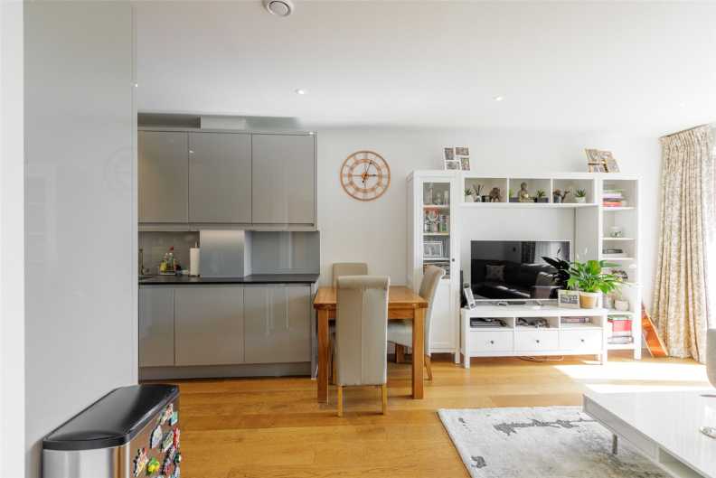 2 bedrooms apartments/flats to sale in Lismore Boulevard, Colindale Gardens, Colindale-image 11