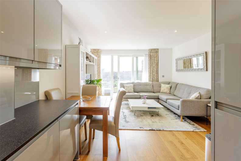 2 bedrooms apartments/flats for sale in Lismore Boulevard, Colindale Gardens, Colindale - NW9 view 9
