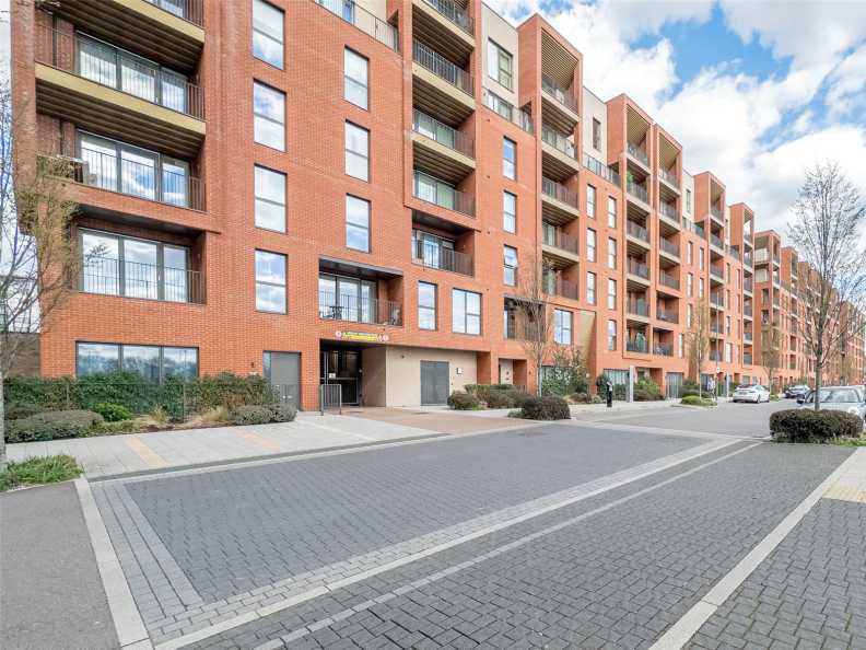 2 bedrooms apartments/flats for sale in Lismore Boulevard, Colindale Gardens, Colindale - NW9 view 17