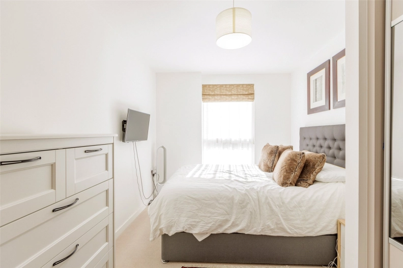 2 bedrooms apartments/flats to sale in Lismore Boulevard, Colindale Gardens, Colindale-image 15
