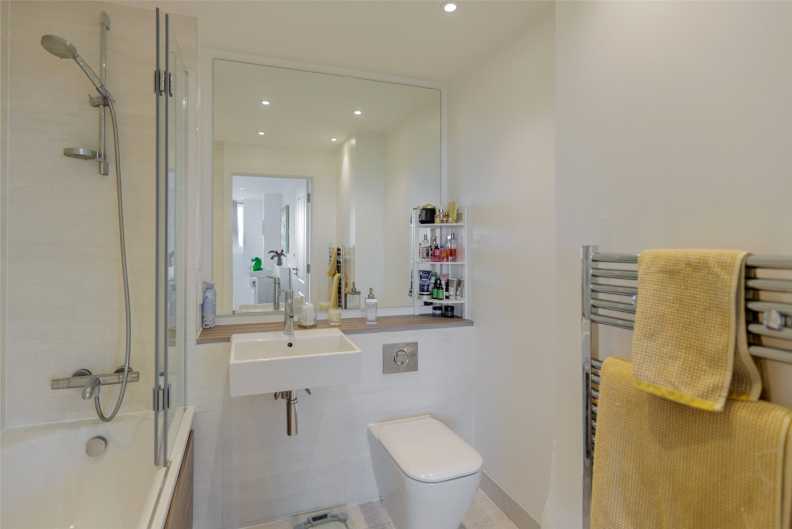 2 bedrooms apartments/flats for sale in Lismore Boulevard, Colindale Gardens, Colindale - NW9 view 4