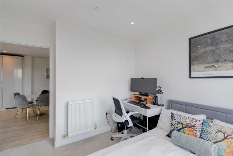 2 bedrooms apartments/flats for sale in Lismore Boulevard, Colindale Gardens, Colindale - NW9 view 14