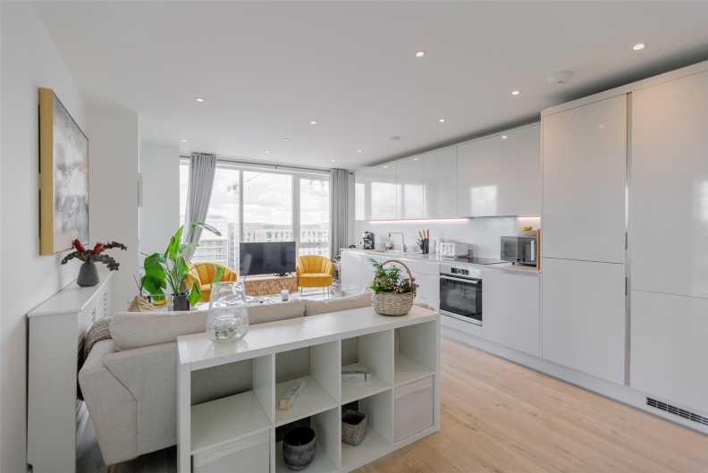 2 bedrooms apartments/flats for sale in Lismore Boulevard, Colindale Gardens, Colindale - NW9 view 7
